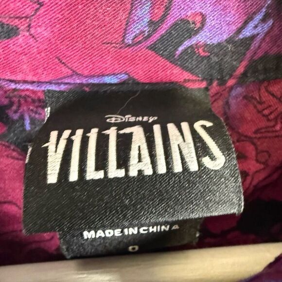 Disney Villians Womens Size 0 Large Button Front Shirt Red Black Long Sleeve - Picture 2 of 7